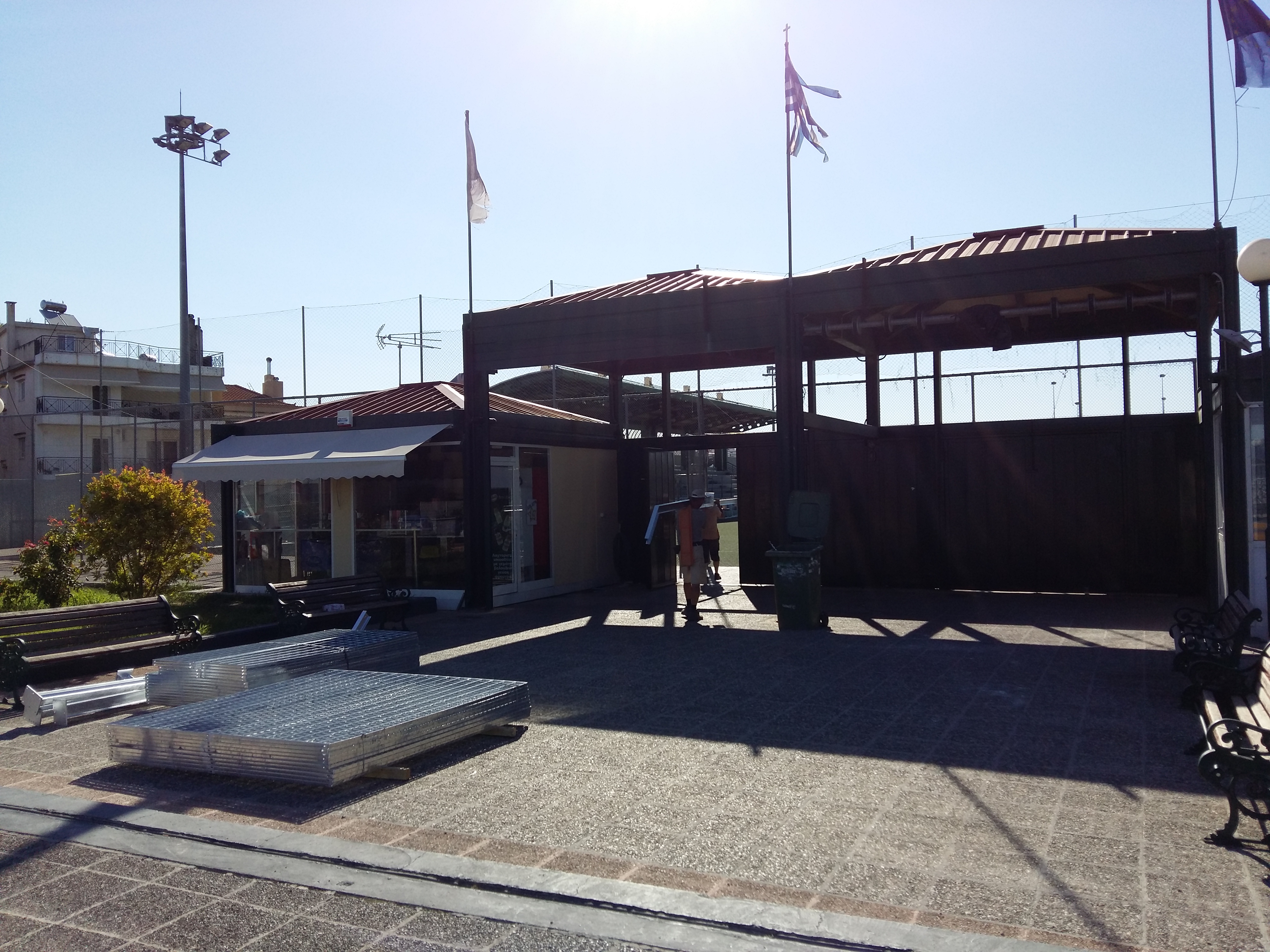 Η Περιφέρεια πλήρωσε τα χρέη της και το έργο της αντικατάστασης του χλοοτάπητα στο δημοτικό γήπεδο ξεκινάει και πάλι