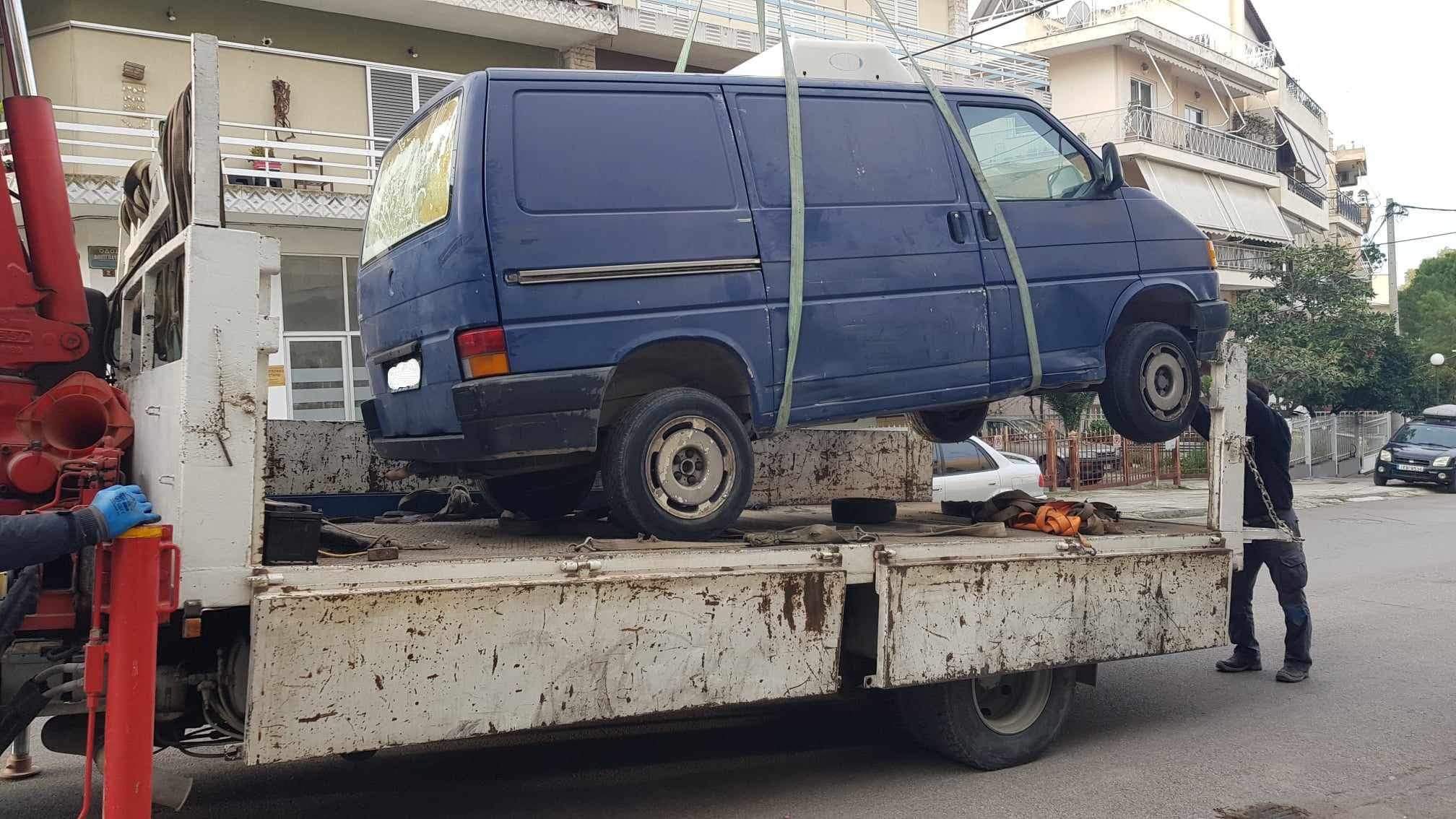 Νέα επιχείρηση απομάκρυνσης εγκαταλελειμμένων οχημάτων από τους δρόμους του Δήμου Ηρακλείου Αττικής