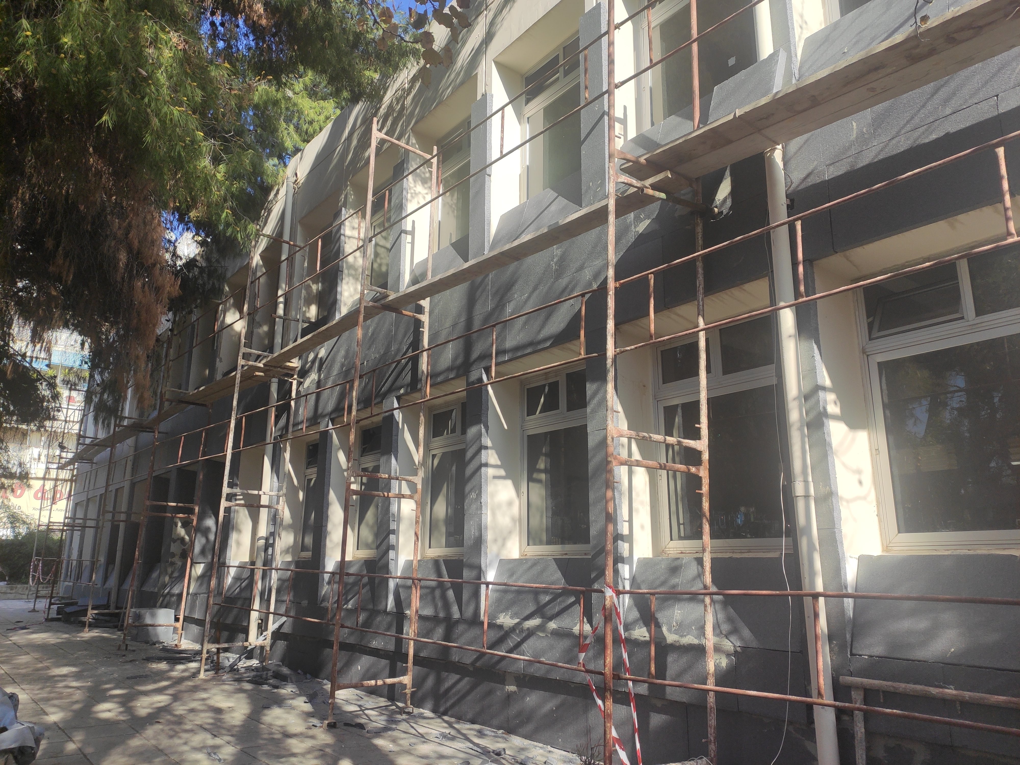 Μπήκαν μπροστά τα έργα ενεργειακής αναβάθμισης στο 3ο Δημοτικό και το 6ο Γυμνάσιο του Δήμου Ηρακλείου Αττικής – Ενημέρωση του δημάρχου στους γονείς των σχολείων