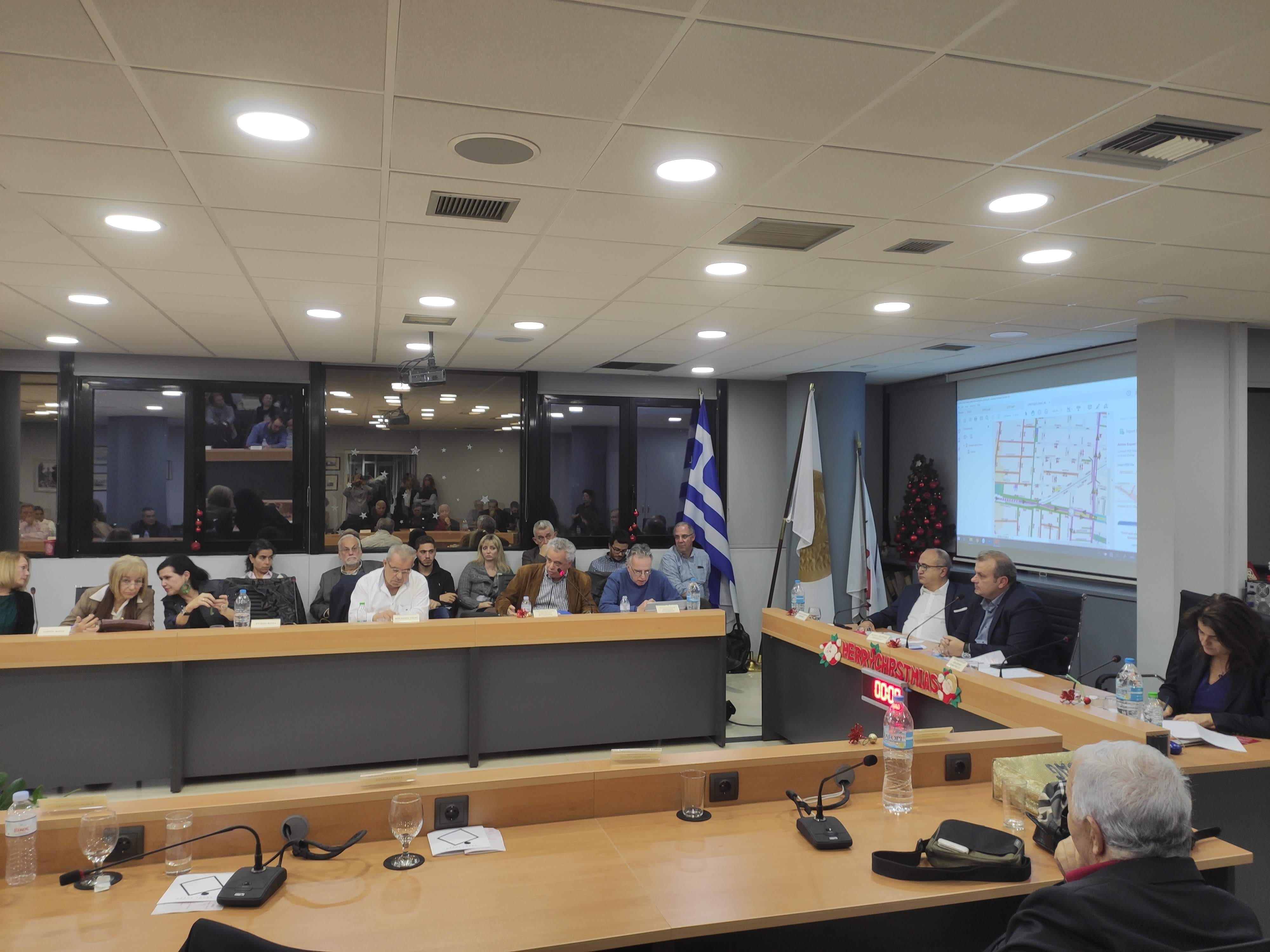 Ενημέρωση για το έργο της υπογειοποίησης της οδού Μελίνας Μερκούρη - οι μελετητές απάντησαν για ακόμα μια φορά στις απορίες μελών του δημοτικού συμβουλίου και των δημοτών.