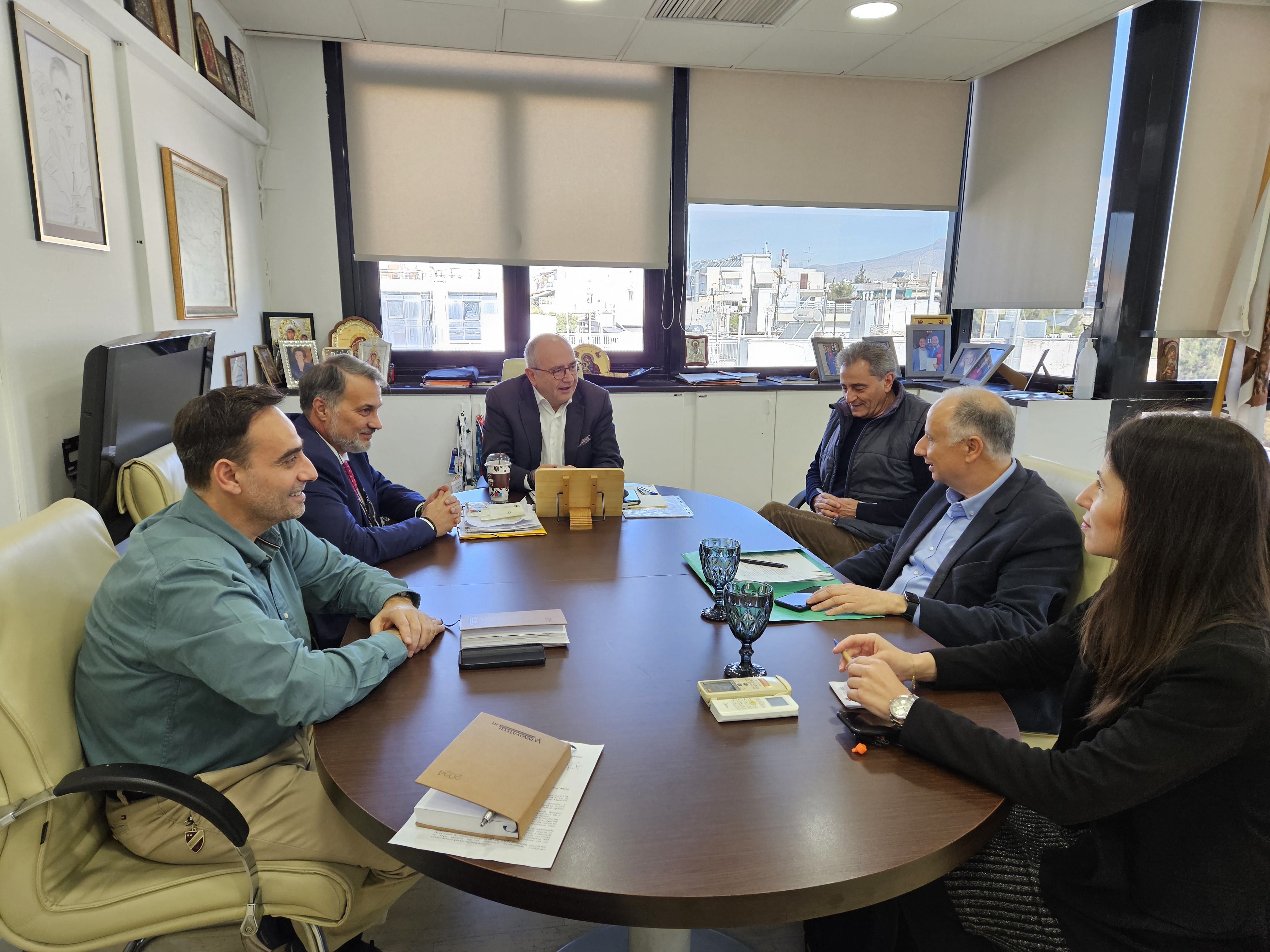 Δήμος Ηρακλείου Αττικής και Πράσινο Ταμείο συνεχίζουν την συνεργασία προς όφελος της καθημερινότητας των δημοτών – Συνάντηση Μπάμπαλου Ανδρουλάκη